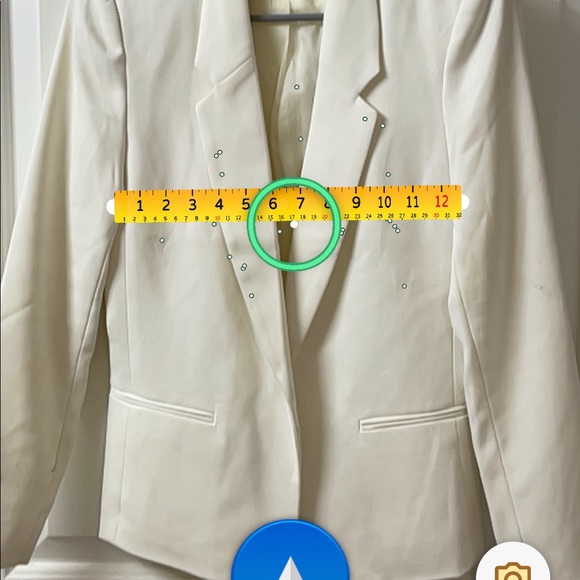 Size small white blazer - Picture 4 of 4